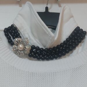 Elegant Black Beaded Necklace with Floral Accent